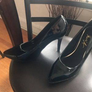 Black mid heel pump